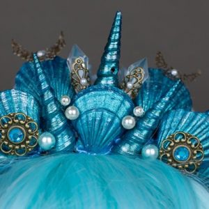 seashell headpiece details