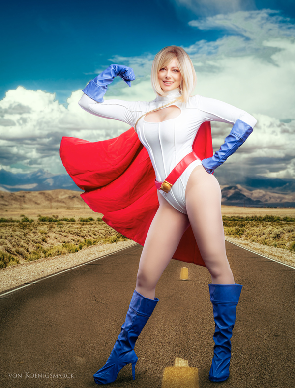 Power-Girl cosplay
